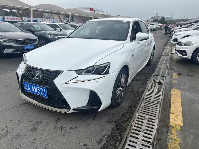 Lexus IS