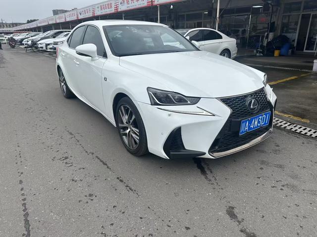 Lexus IS