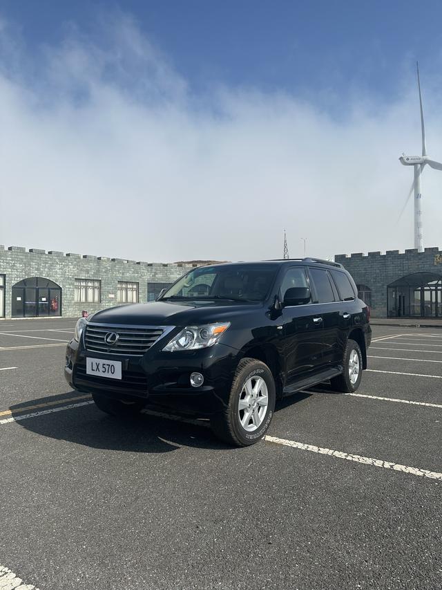 Lexus LX