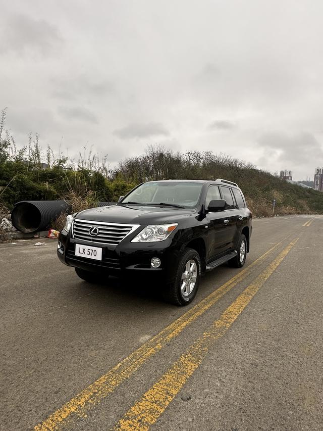 Lexus LX