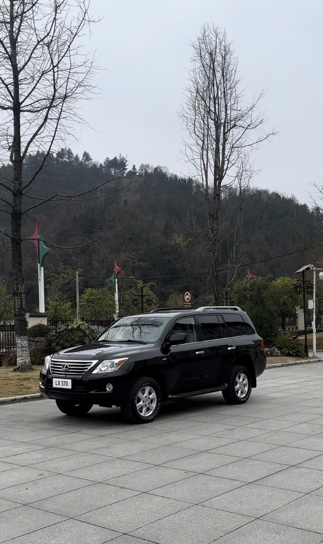 Lexus LX