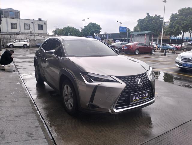 Lexus UX