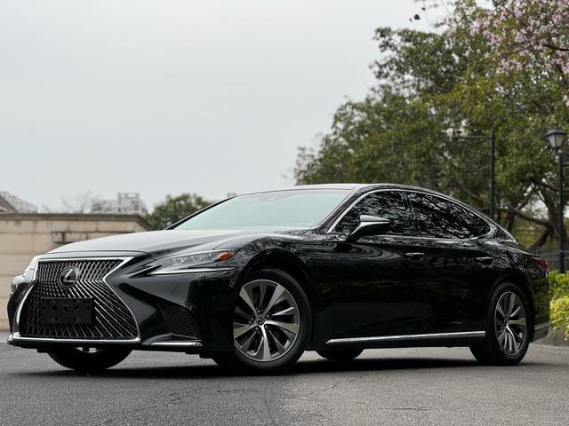 Lexus LS