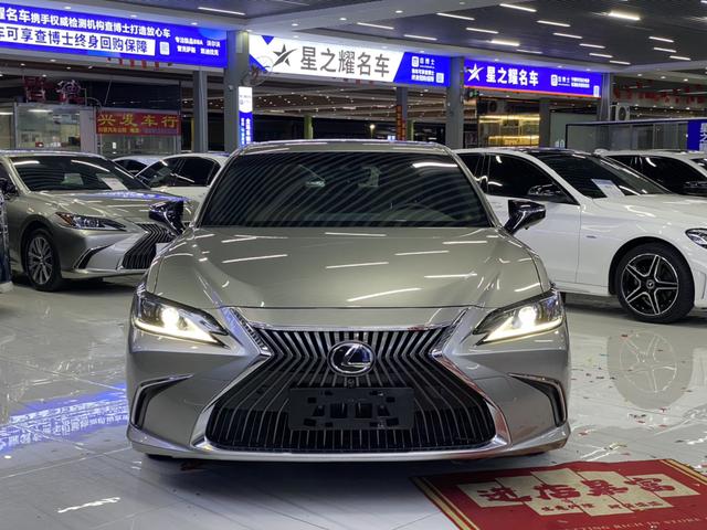 Lexus ES