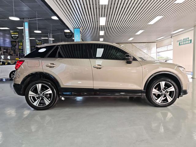 Audi Q2L