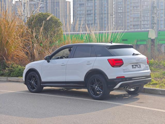 Audi Q2L