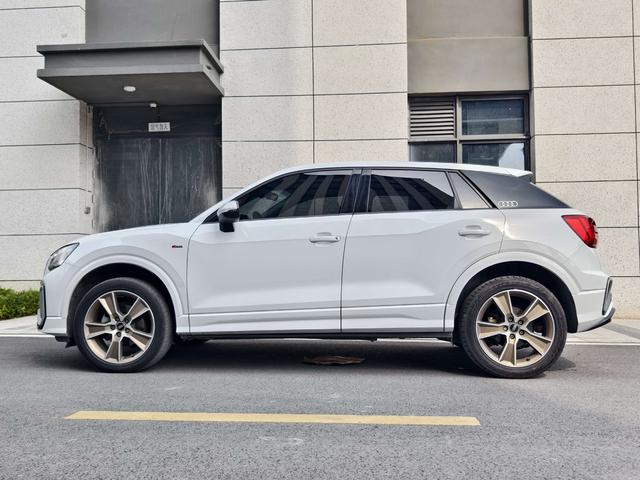 Audi Q2L