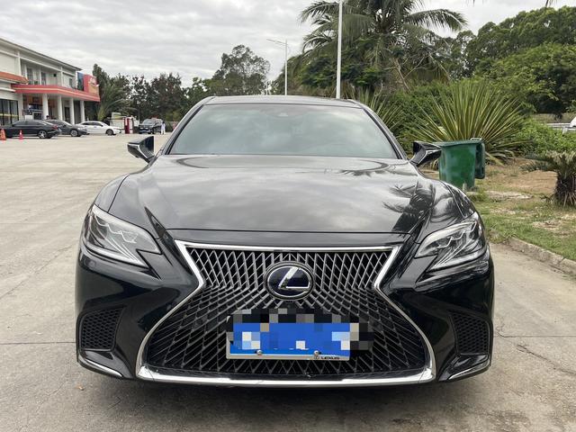 Lexus LS