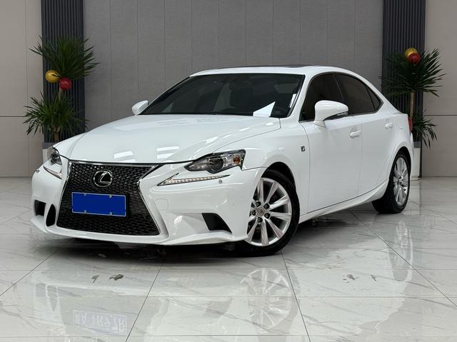 Lexus IS