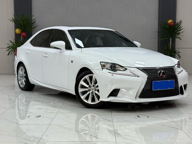 Lexus IS