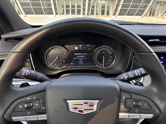 Cadillac XT6