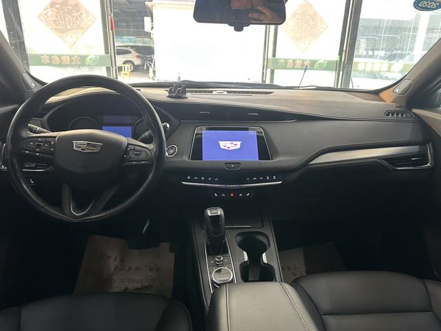 Cadillac XT4