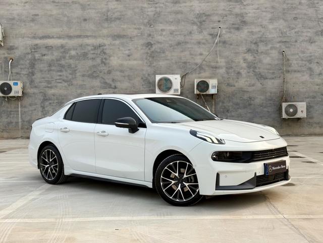 Lynk & Co 03