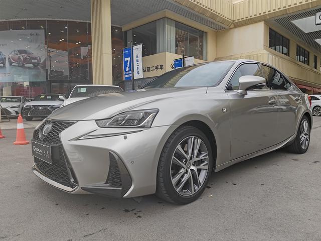 Lexus IS