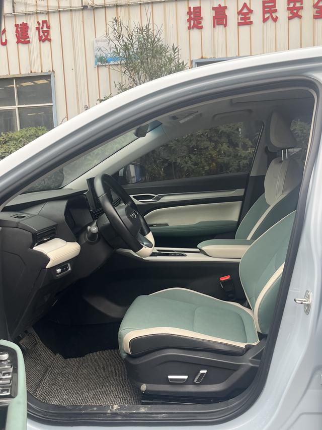 Geely Emgrand L HiP