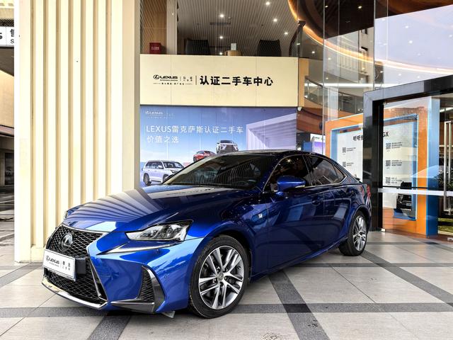 Lexus IS