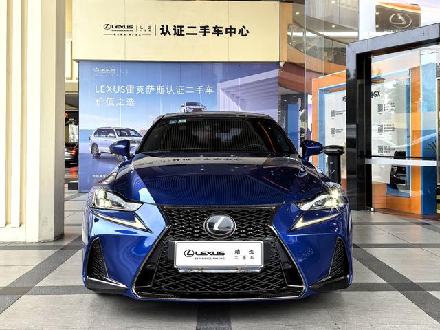 Lexus IS