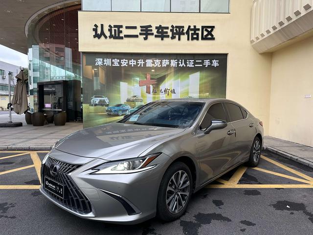 Lexus ES