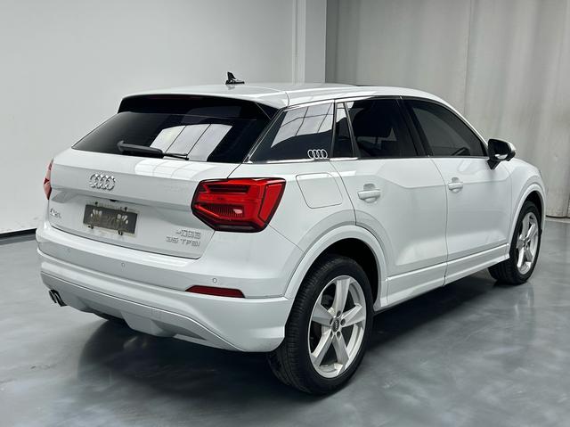 Audi Q2L