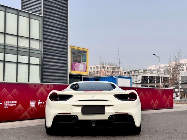 Ferrari 488