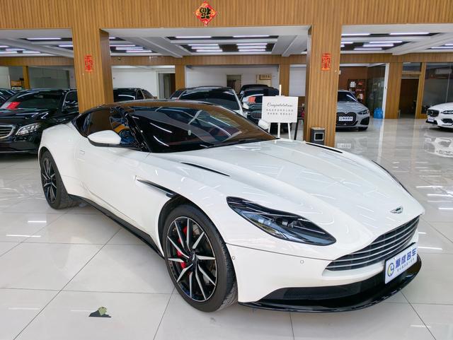 Aston Martin DB11