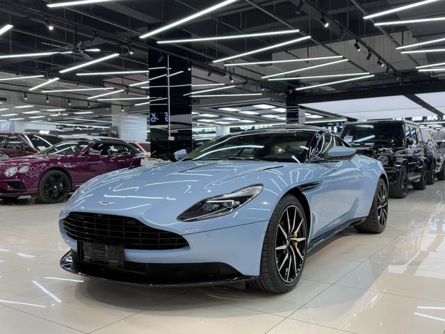 Aston Martin DB11