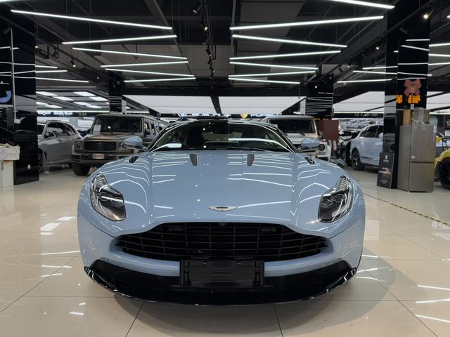 Aston Martin DB11