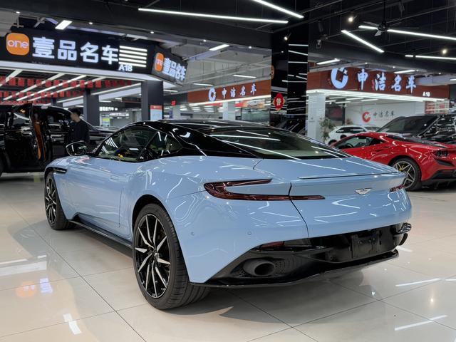 Aston Martin DB11