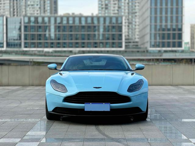 Aston Martin DB11