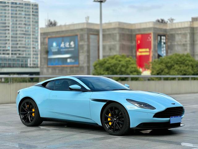 Aston Martin DB11