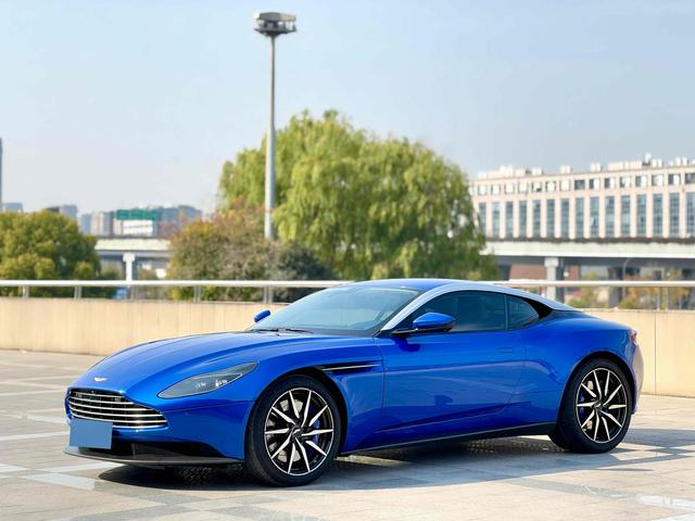 Aston Martin DB11