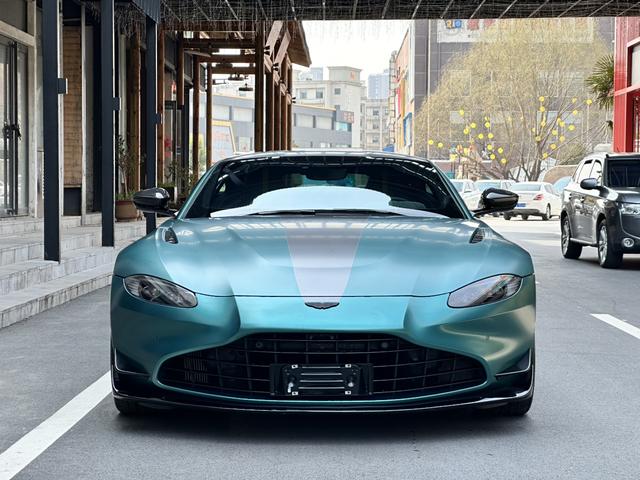 Aston Martin Vantage