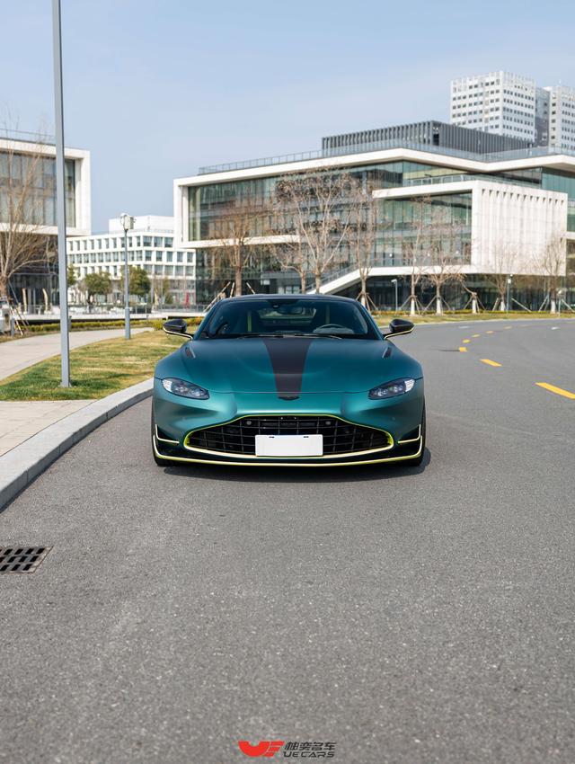 Aston Martin Vantage