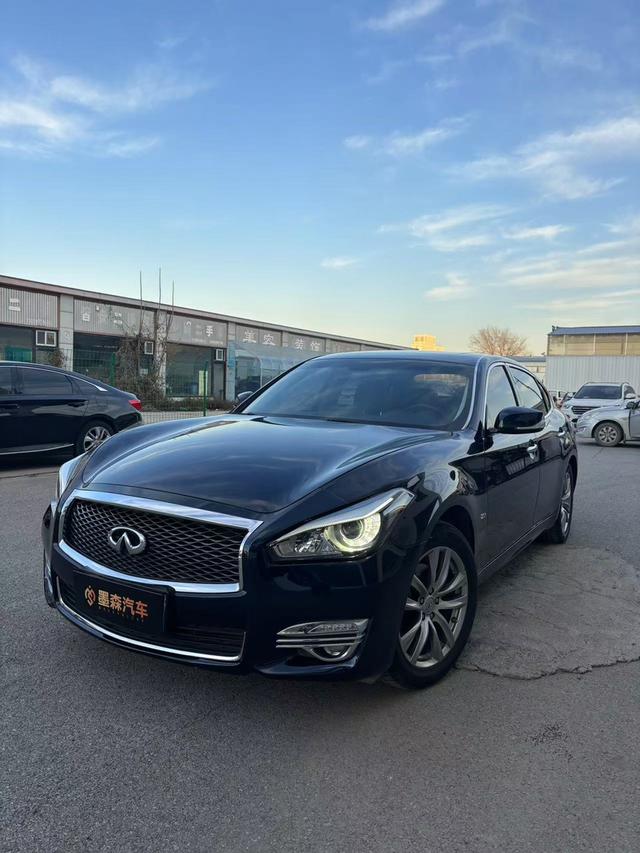 Infiniti Q70