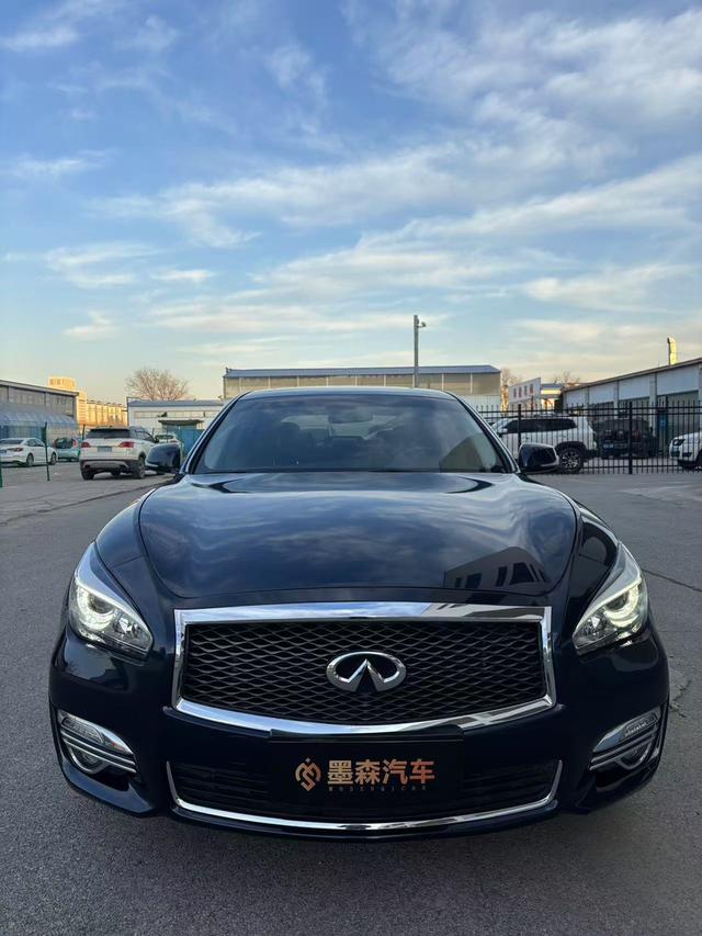 Infiniti Q70