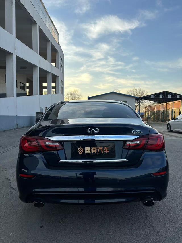 Infiniti Q70