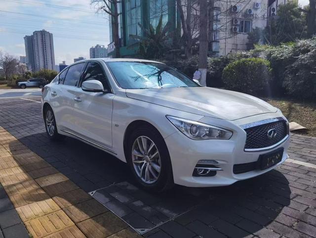 Infiniti Q50L
