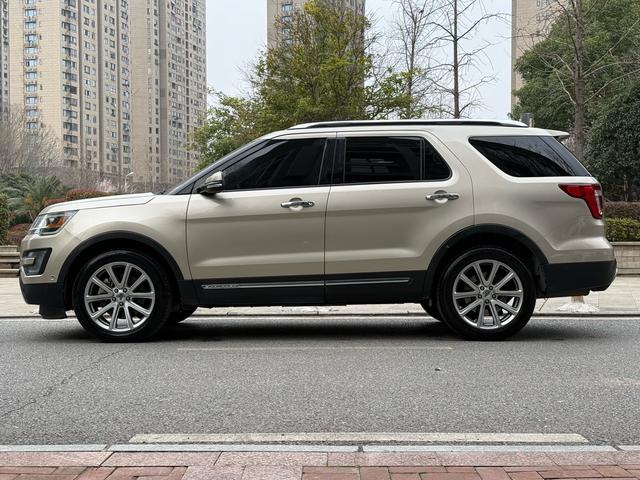 Ford Explorer (imported)