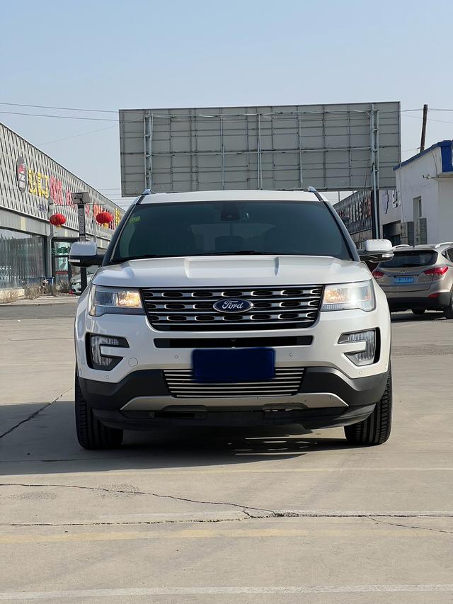 Ford Explorer (imported)