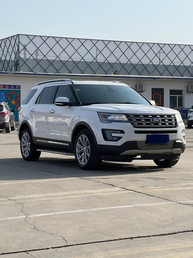 Ford Explorer (imported)