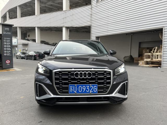 Audi Q2L