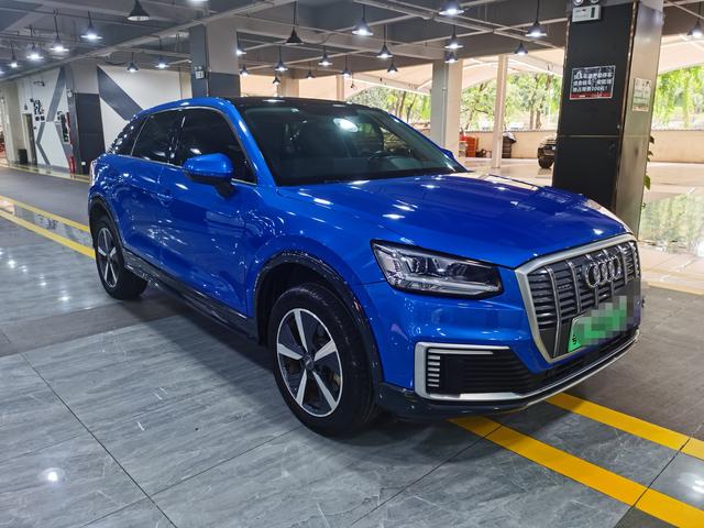 Audi Q2L e-tron