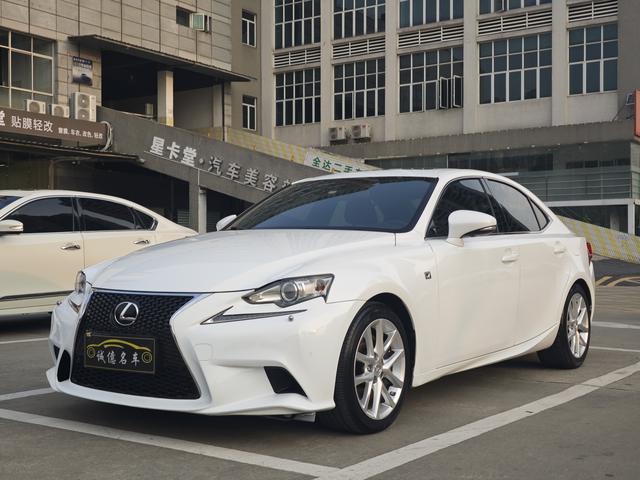 Lexus IS