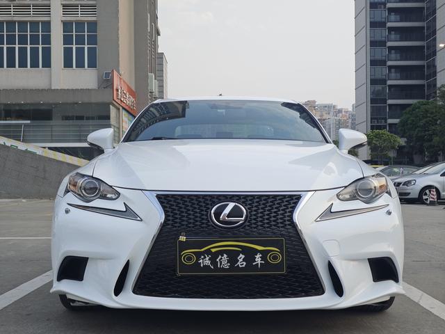 Lexus IS