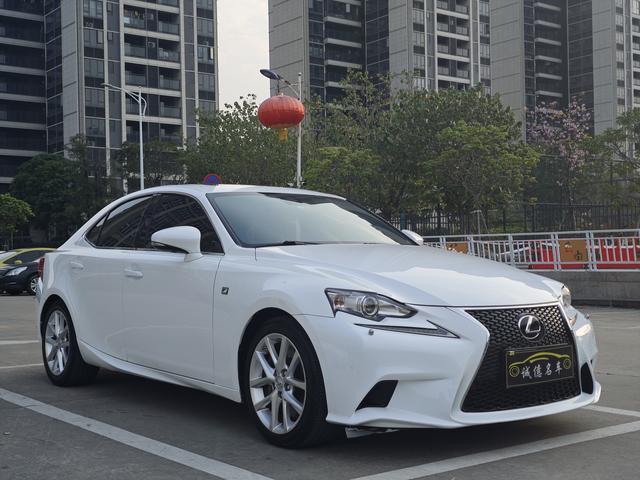 Lexus IS