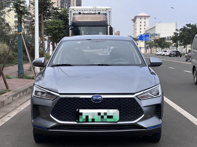 BYD e2