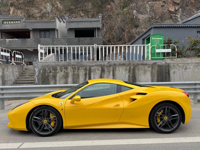 Ferrari 488