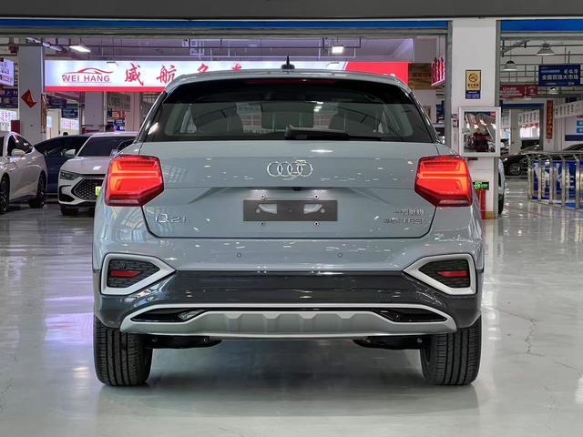 Audi Q2L