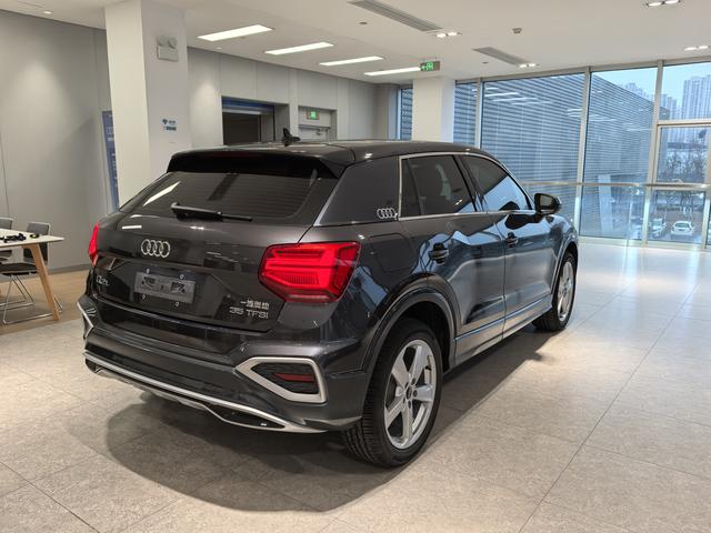 Audi Q2L