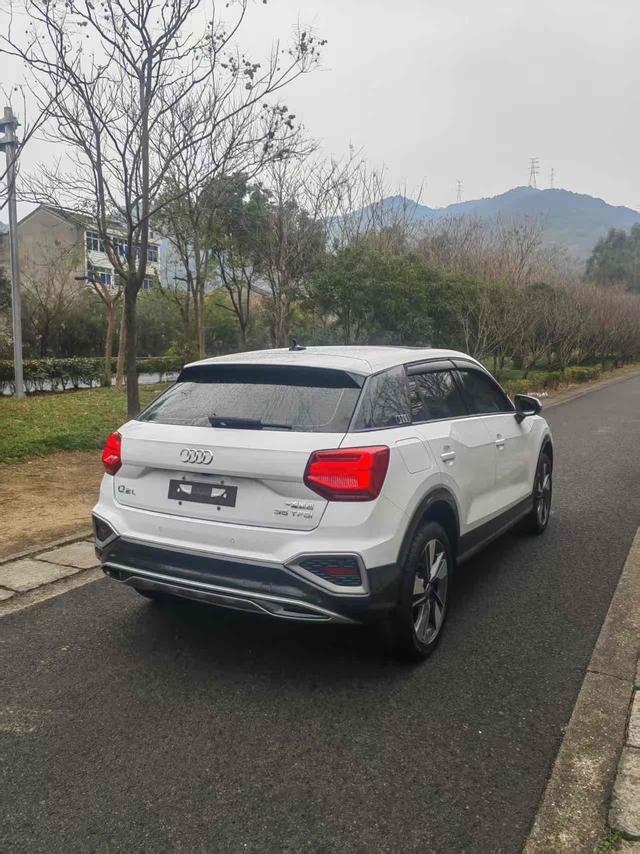 Audi Q2L